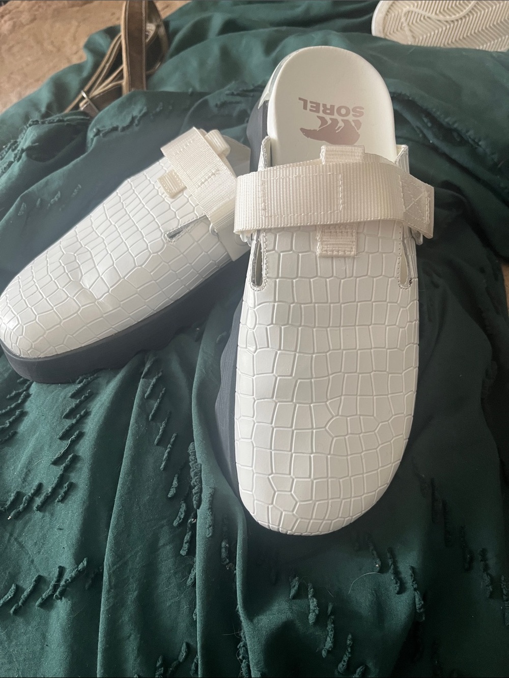Sorel White Croc-Embossed Slide Clog with Black Platform great condition